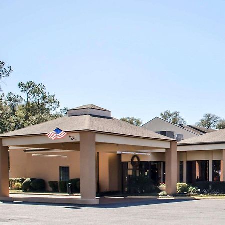 Quality Inn & Suites Pensacola Bayview Ferry Pass Exterior photo