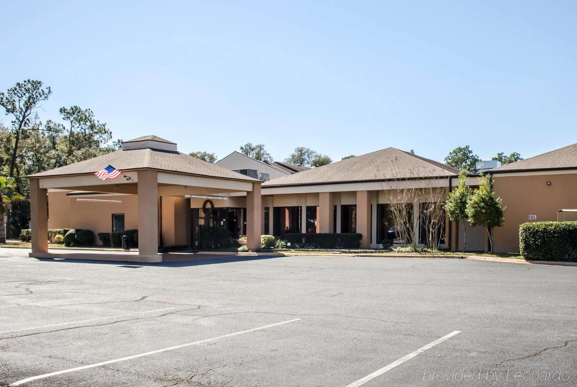 Quality Inn & Suites Pensacola Bayview Ferry Pass Exterior photo